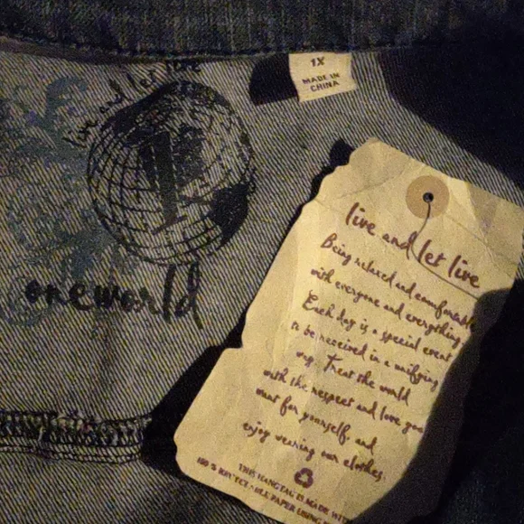 NWT ONE WORLD Blue Jean Faded Denim Long-Sleeve Button-Up Pocket Stretchy Jacket - Picture 3 of 5